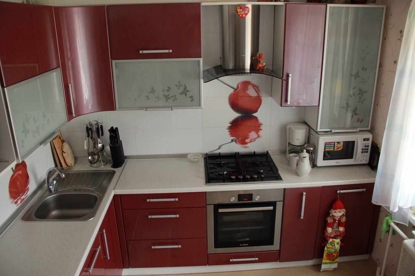Красная кухня в хрущевке